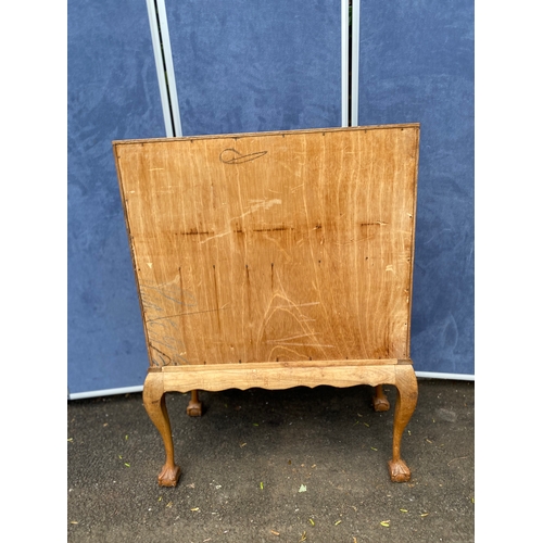 421 - Vintage oak writing desk/Bureau.

Dimensions - 42