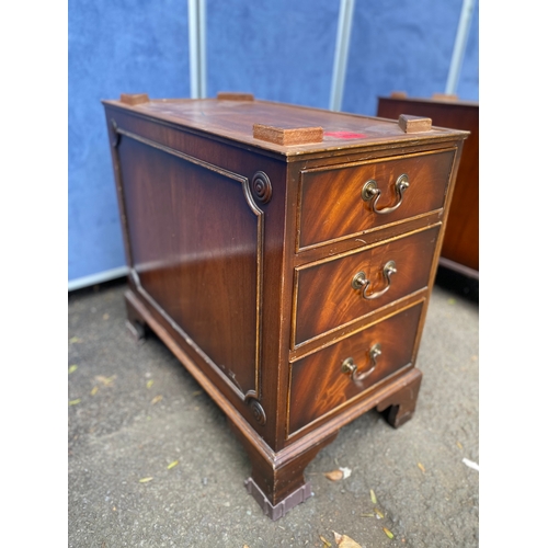 422 - Partners desk/Pedestal desk with tan leather inlaid.

Dimensions - 54