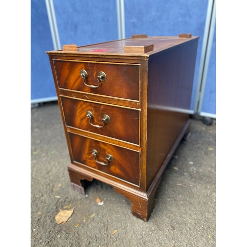 422 - Partners desk/Pedestal desk with tan leather inlaid.

Dimensions - 54