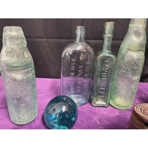 129 - Quantity of collectables mainly consisting of Vintage branded glass bottles