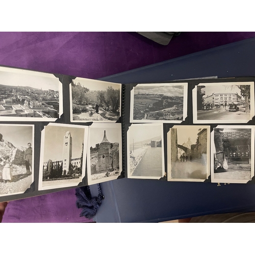 133 - Large quantity of 1930-1970's Black & White photographs / Family / Locations UK & World