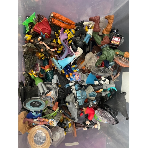 140 - Quantity of plastic toy figures  / Disney + others