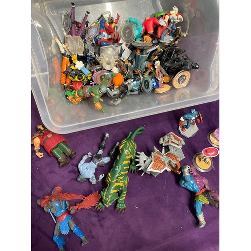 140 - Quantity of plastic toy figures  / Disney + others