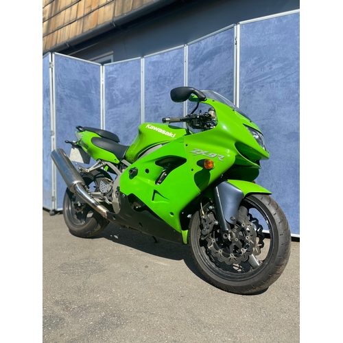 90 - Kawasaki Ninja Motorbike