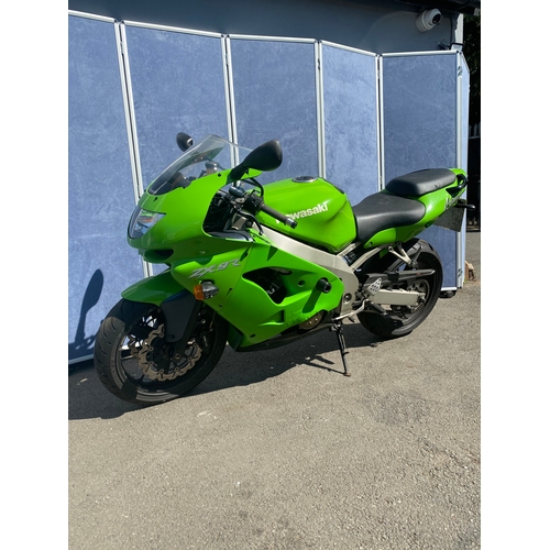 90 - Kawasaki Ninja Motorbike