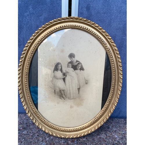 471 - Two miscellaneous fabric artworks and old photograph. (Oval Fabric originally in the frame).