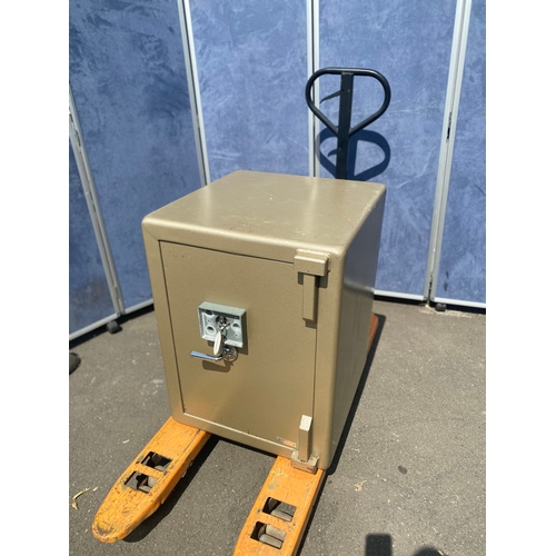 481 - Heavy duty safe with two keys