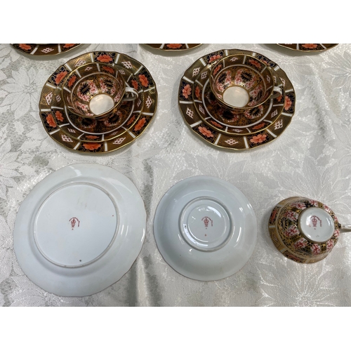 2 - c1917 18 Piece Royal Crown Derby Imari Pattern Teacup & Saucers