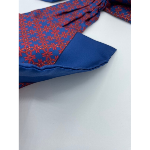 25 - Hermès Silk Ascot Tie Cravat Man's Scarf with Box