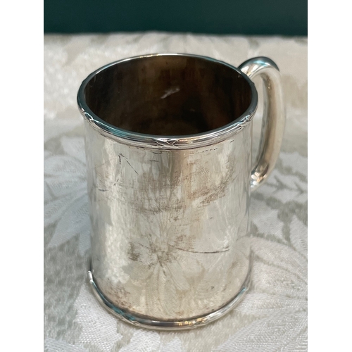 38 - Walker & Hall Sterling Silver Tankard - Sheffield 1923 - 141g - 8cm x 6cm