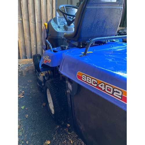 110 - Iseki SXG 216 diesel garden tractor with mower deck and fitted a SBC 402 grass collector - 171.1 or ... 