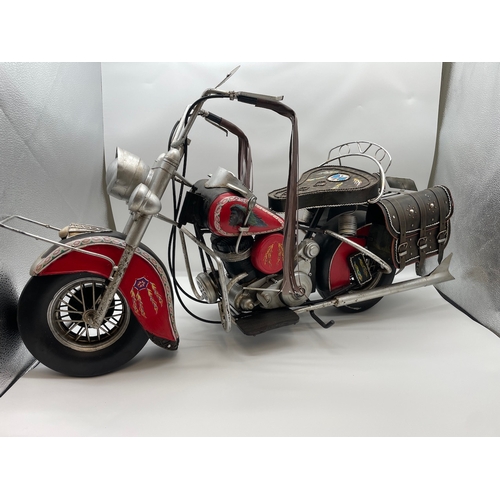 113 - Large Handmade Metal Indian Chief Type Vintage Motorcycle - Interior Design 
87cm in length, 43cm hi... 