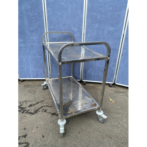 291 - Metal trolley on wheels. 

Dimensions - 37