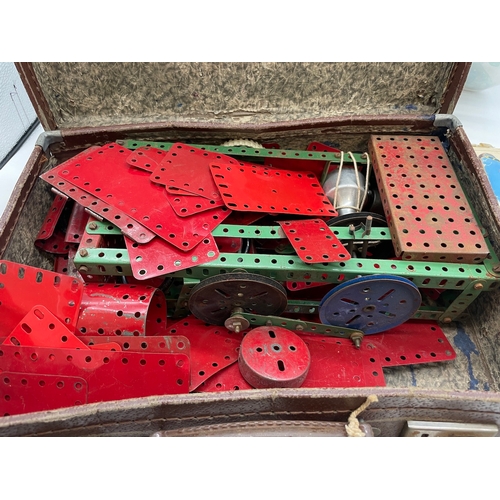 89 - Quantity of Early 20th Century Meccano + Magazines