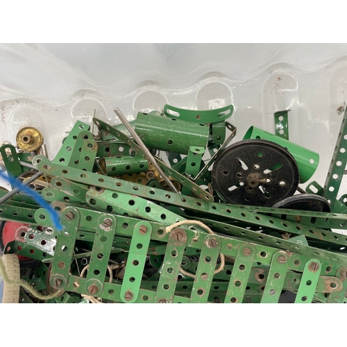 89 - Quantity of Early 20th Century Meccano + Magazines