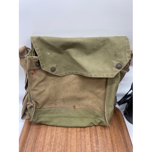 132 - WW2 Military Bag / 1980's Mallod military food trays / hunting knife  + binoculars