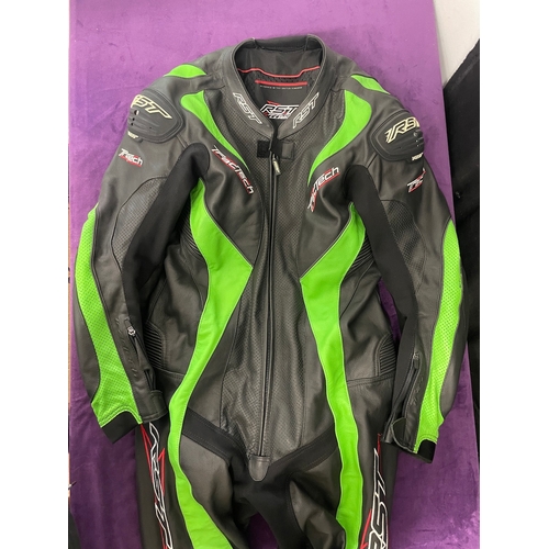 103 - Mens RST Full Motorbike leathers UK44 Green & Black