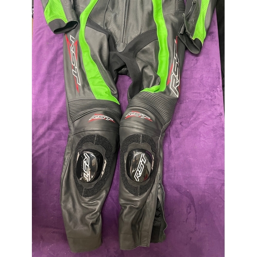 103 - Mens RST Full Motorbike leathers UK44 Green & Black