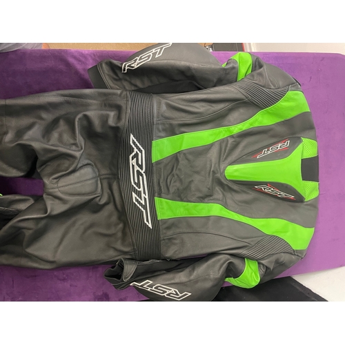 103 - Mens RST Full Motorbike leathers UK44 Green & Black