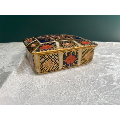 62 - Royal Crown Derby Imari Pattern Lidded Trinket Box c1967