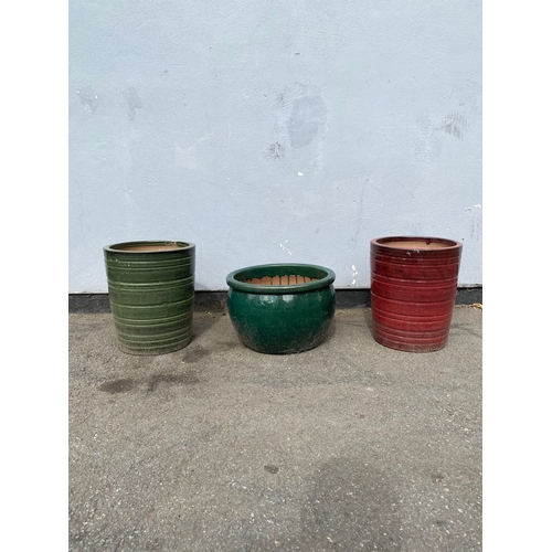 310 - A lot of three glazed flower pots.

Dimensions for pot on the left for reference.