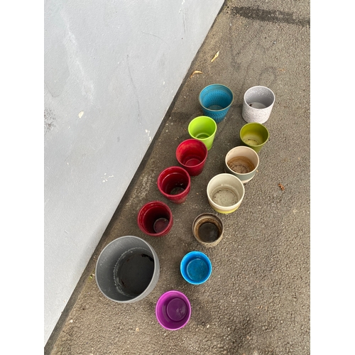 322 - An array of colourful Cache pots