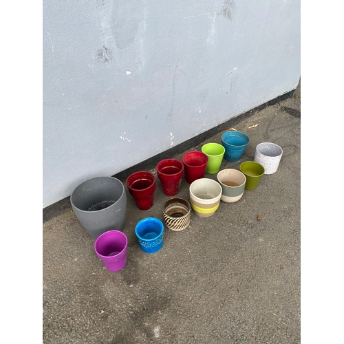 322 - An array of colourful Cache pots