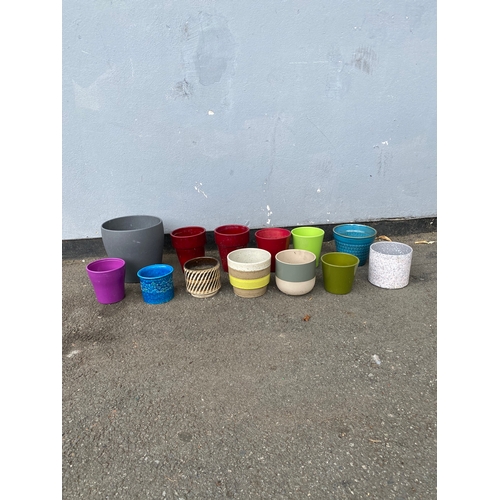 322 - An array of colourful Cache pots