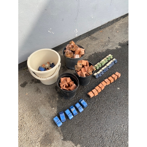 332 - Large lot of ceramic/terracotta pot feet.