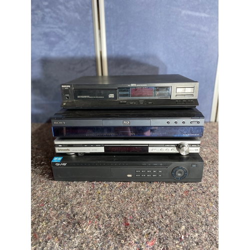 16 - A selection of dvd players