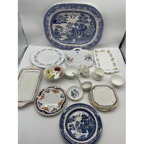 59 - Quantity of vintage ceramics / porcelain inc Royal Worcester etc