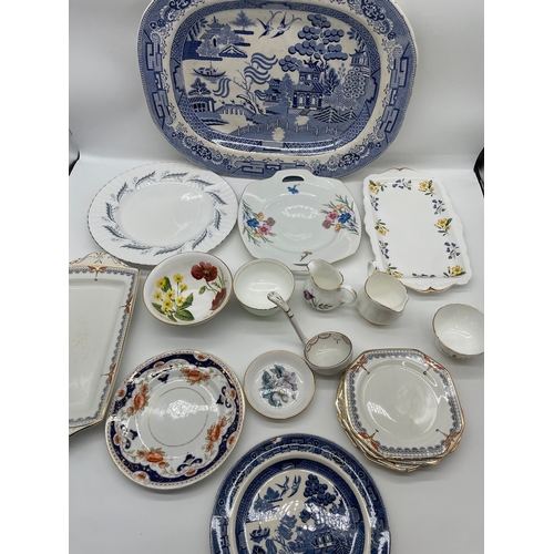 59 - Quantity of vintage ceramics / porcelain inc Royal Worcester etc