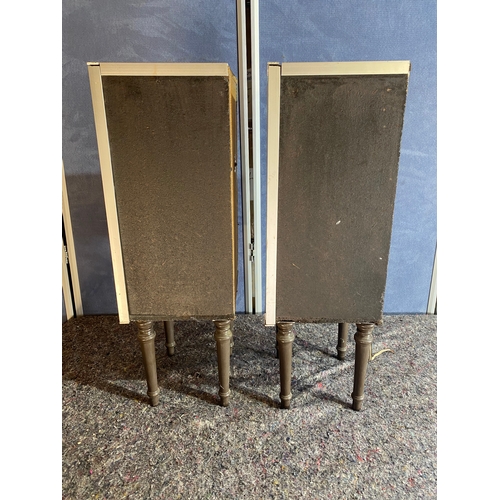 46D - A pair of vintage speakers