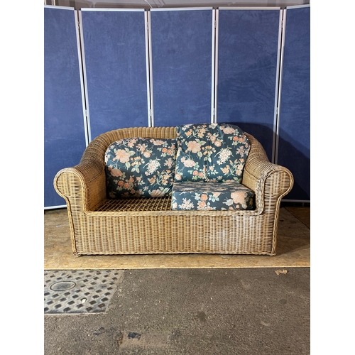 343 - Wicker three seater conservatory sofa.

Dimensions - 59