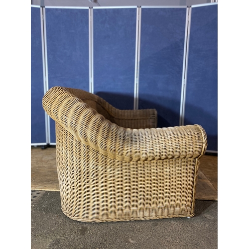 343 - Wicker three seater conservatory sofa.

Dimensions - 59