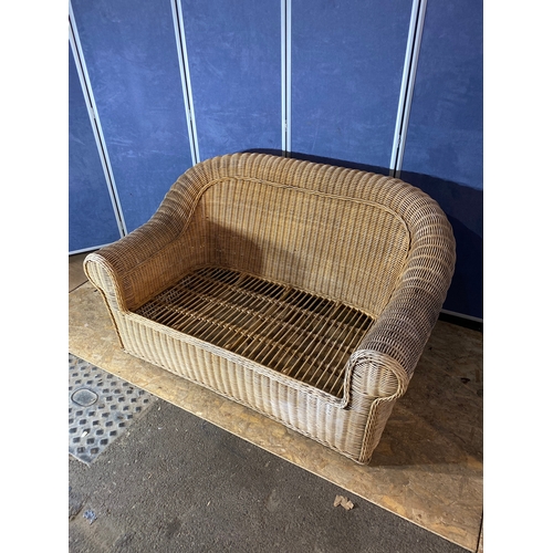 343 - Wicker three seater conservatory sofa.

Dimensions - 59