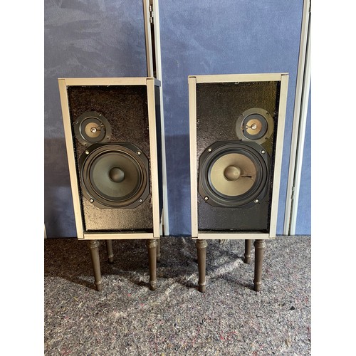 46D - A pair of vintage speakers