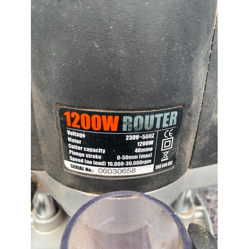 375 - Wickes 1200W router and cordless Erbauer drill