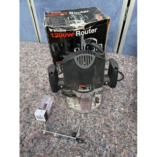 375 - Wickes 1200W router and cordless Erbauer drill