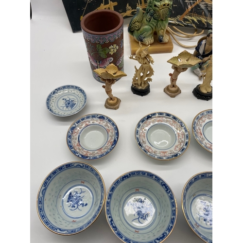 67 - Collection of Oriental collectables / ceramics