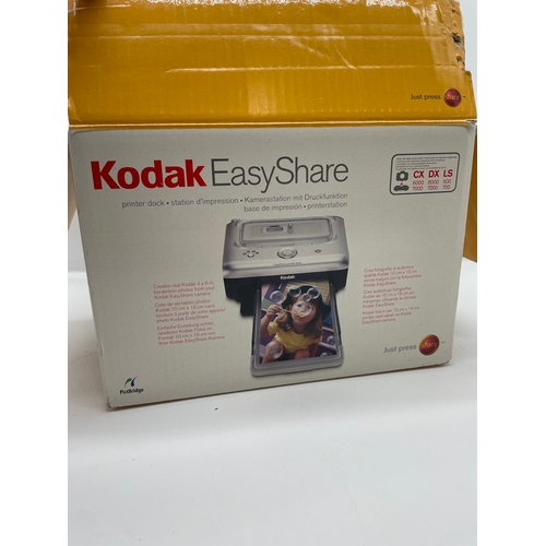 53 - Kodak digital cameras and printer + accessories