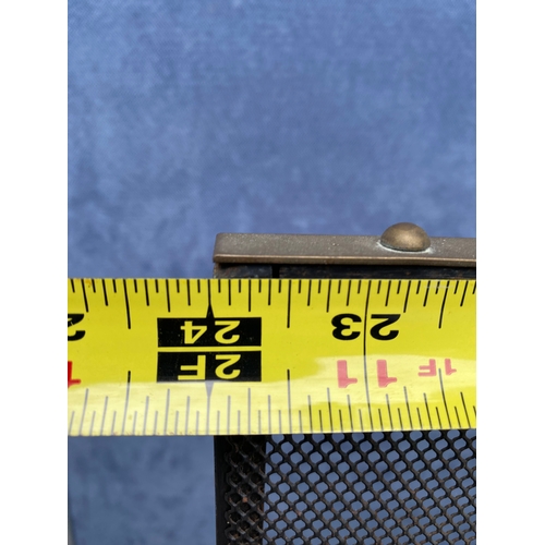 91 - Metal fire guard

Dimensions - 24