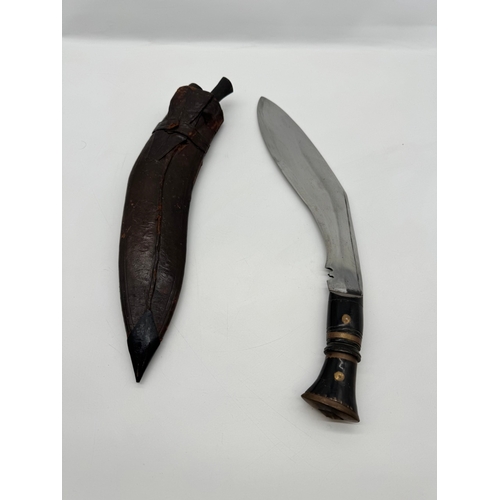 94 - A Vintage Indian Kukri Knife, with inlaid handle, leather scabbard with both side knives included - ... 