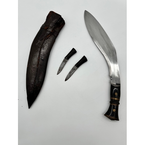 94 - A Vintage Indian Kukri Knife, with inlaid handle, leather scabbard with both side knives included - ... 