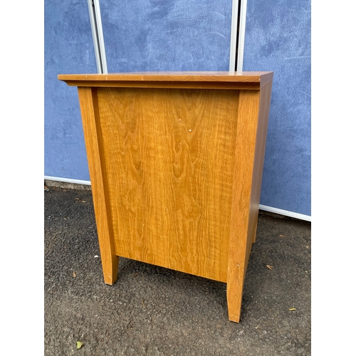 161 - Single modern oak bedside table with three drawers. 

Dimensions - 19