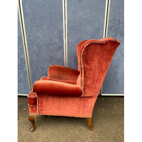 165 - Vintage wingback armchair in red upholstery.

Dimensions - 38