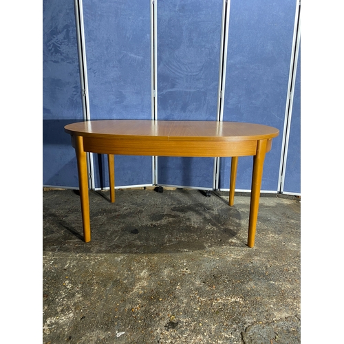 174 - Extendable dinning table and six chairs. 

Please see images for dimensions.