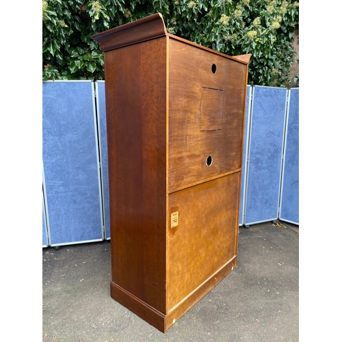 175 - Large French TV cabinet with four drawers. Has pull out base for TV which does swivel and retractabl... 