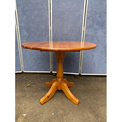 176 - Pine drop leaf table and two chairs. 

See images for all dimensions.