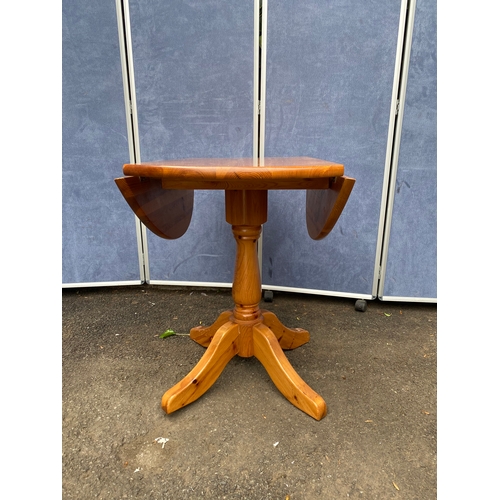 176 - Pine drop leaf table and two chairs. 

See images for all dimensions.